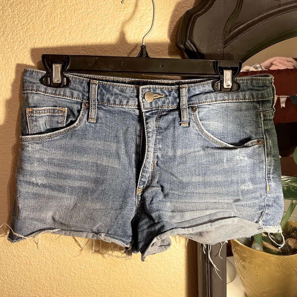 Mid-rise jean shorts